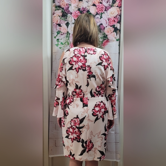 IVANKA TRUMP FLORAL DRESS - Picture 2 of 6